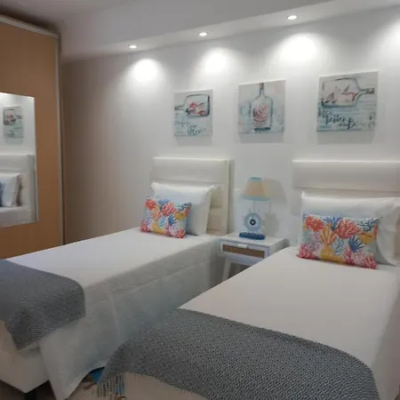 Helena's House Nazaré